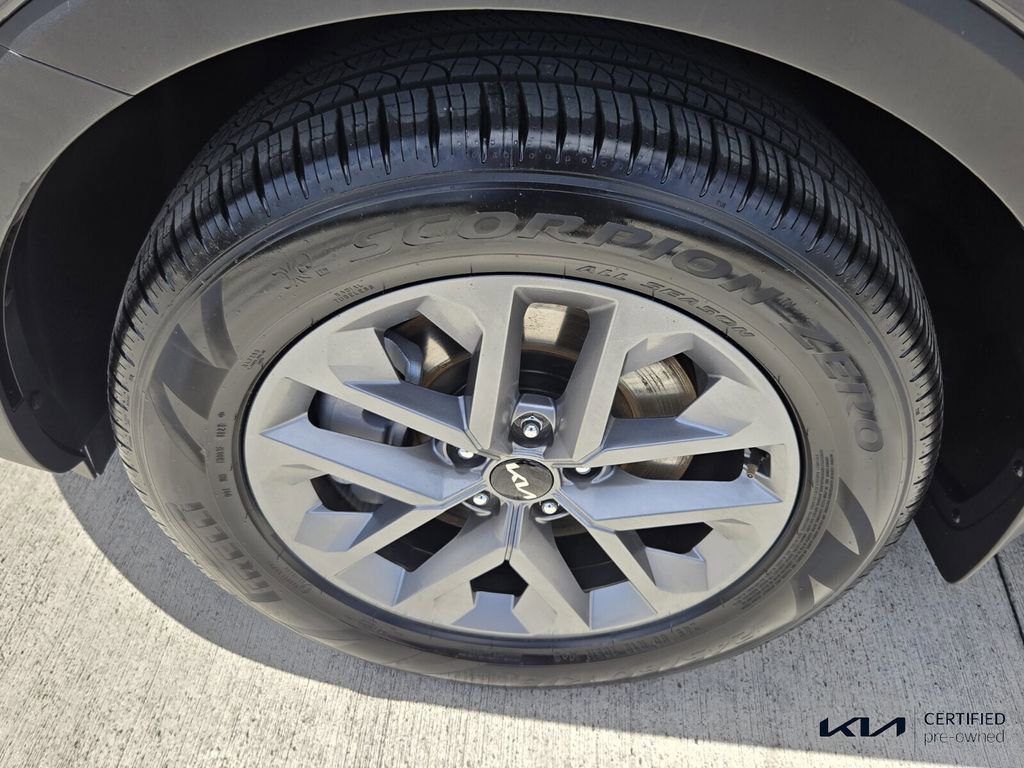 Certified 2025 Kia Telluride LX FWD image 10