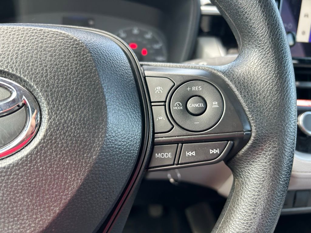 Used 2025 Toyota Corolla Cross L image 16