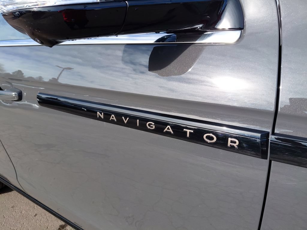 New 2026 Lincoln Navigator Black Label AWD/4WD image 10