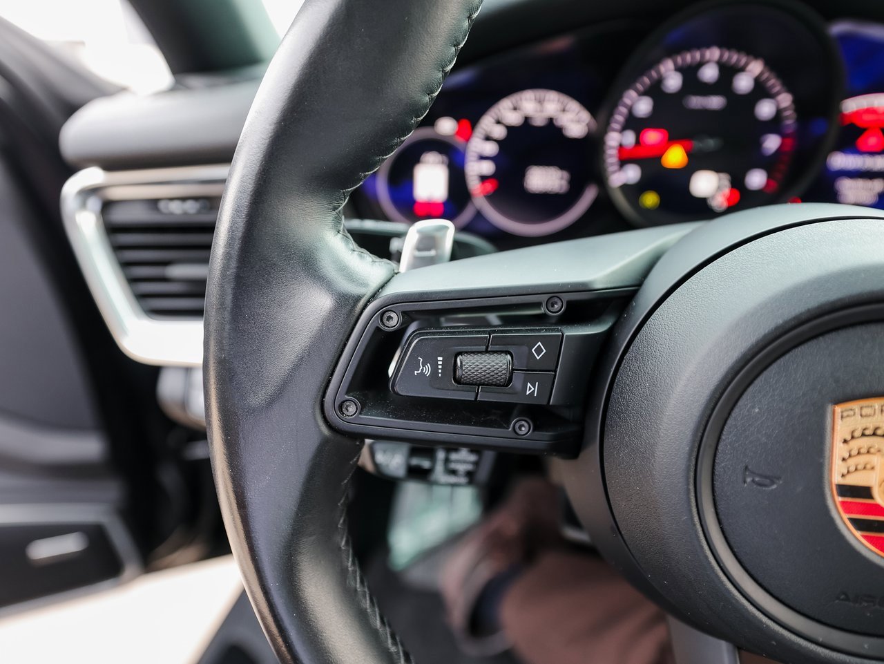 Certified 2023 Porsche Panamera Platinum Edition image 17