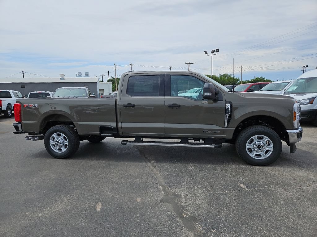 New 2026 Ford F350 XLT w/ FX4 Off-Road Package AWD/4WD image 14