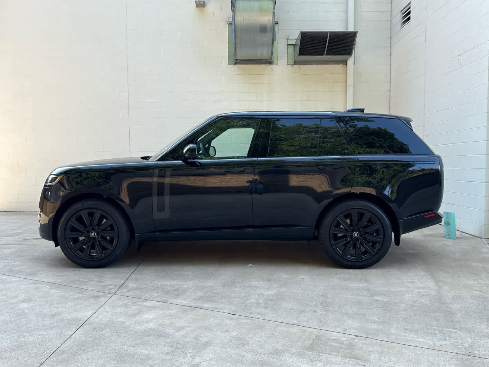 New 2025 Land Rover Range Rover SE image 5