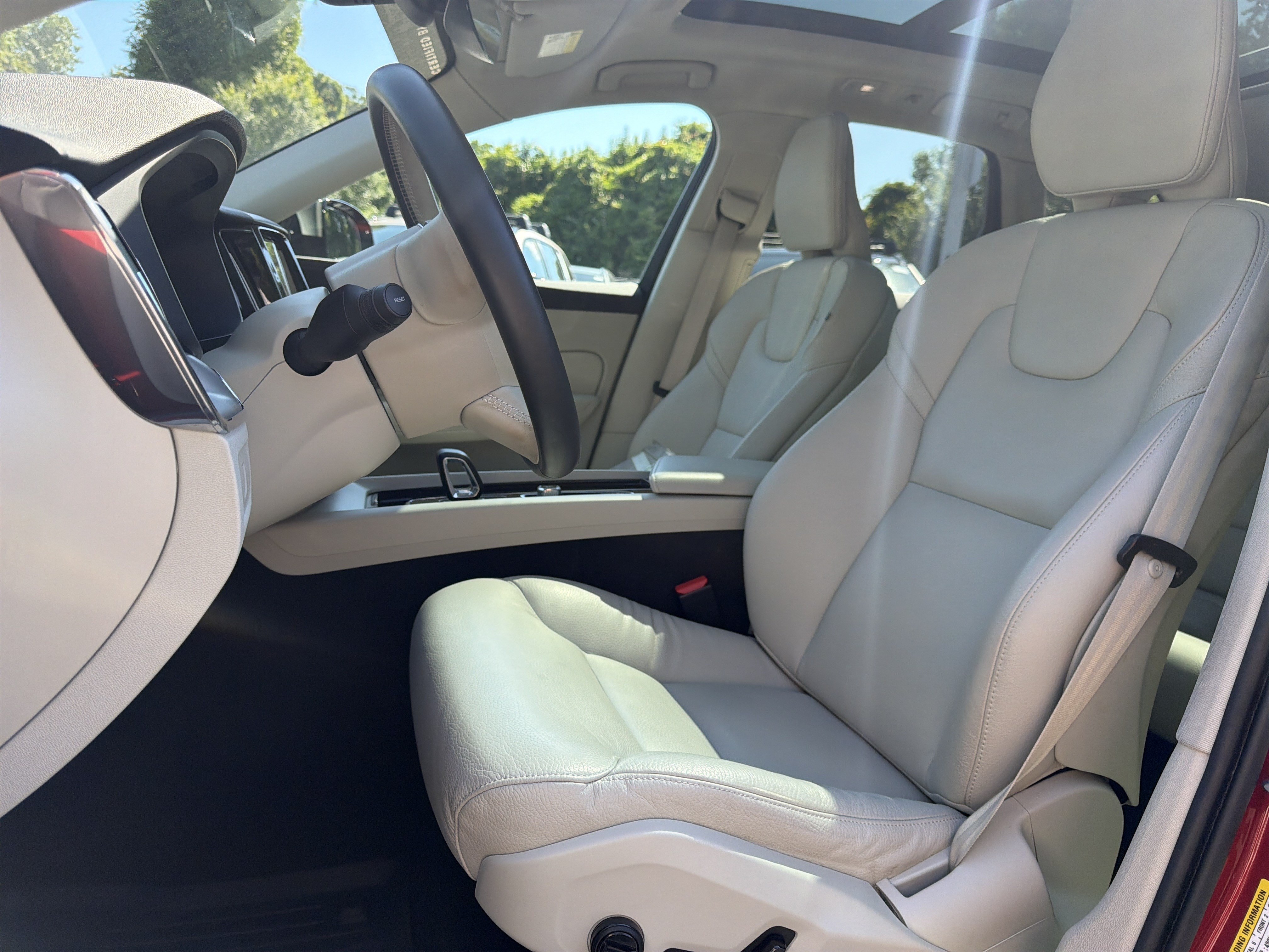 Certified 2024 Volvo XC60 B5 Core w/ Protection Package AWD/4WD image 17