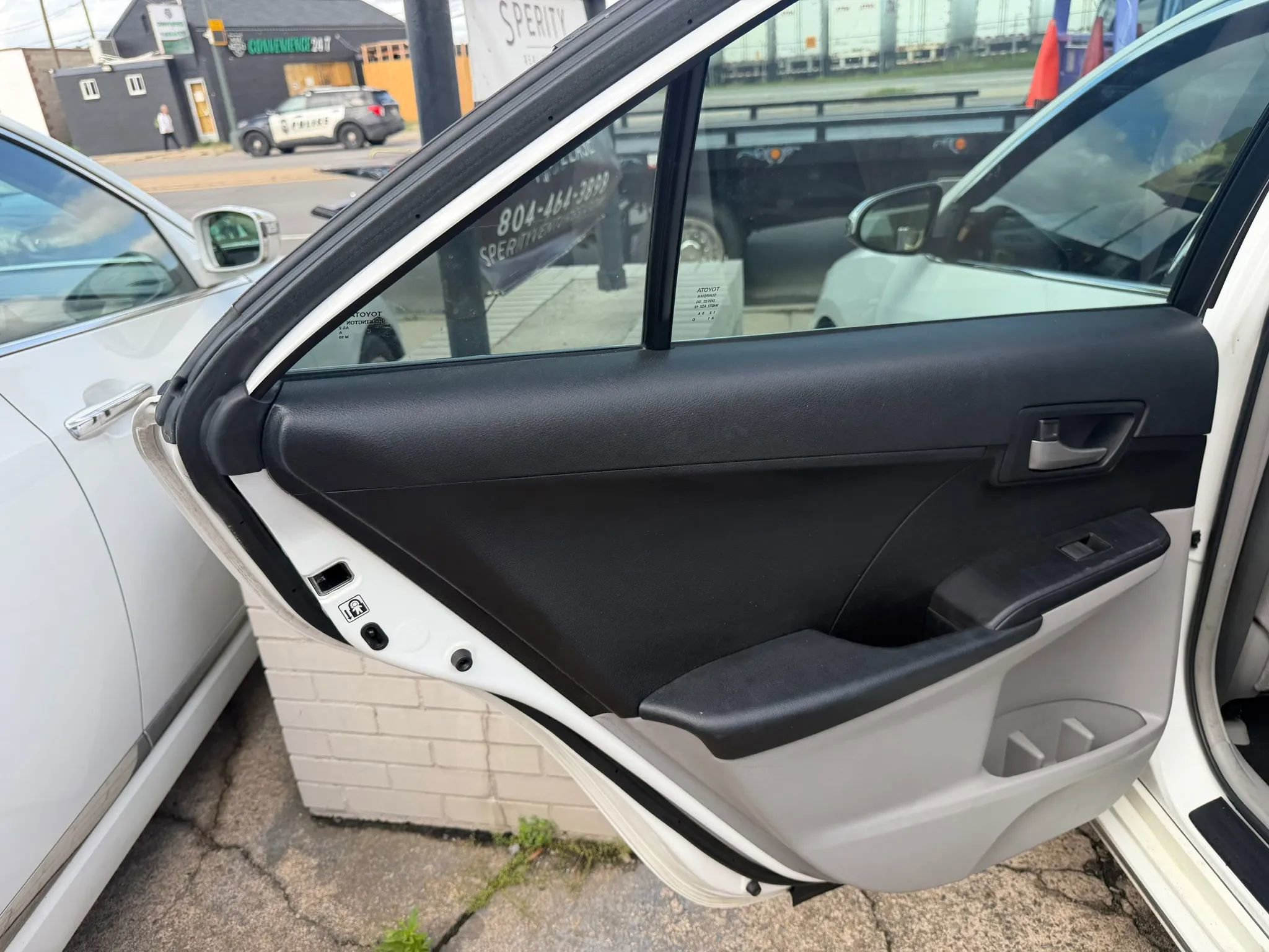 Used 2012 Toyota Camry LE FWD image 12