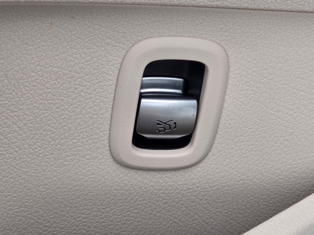 Used 2024 Mercedes-Benz C 300 4MATIC Sedan image 38