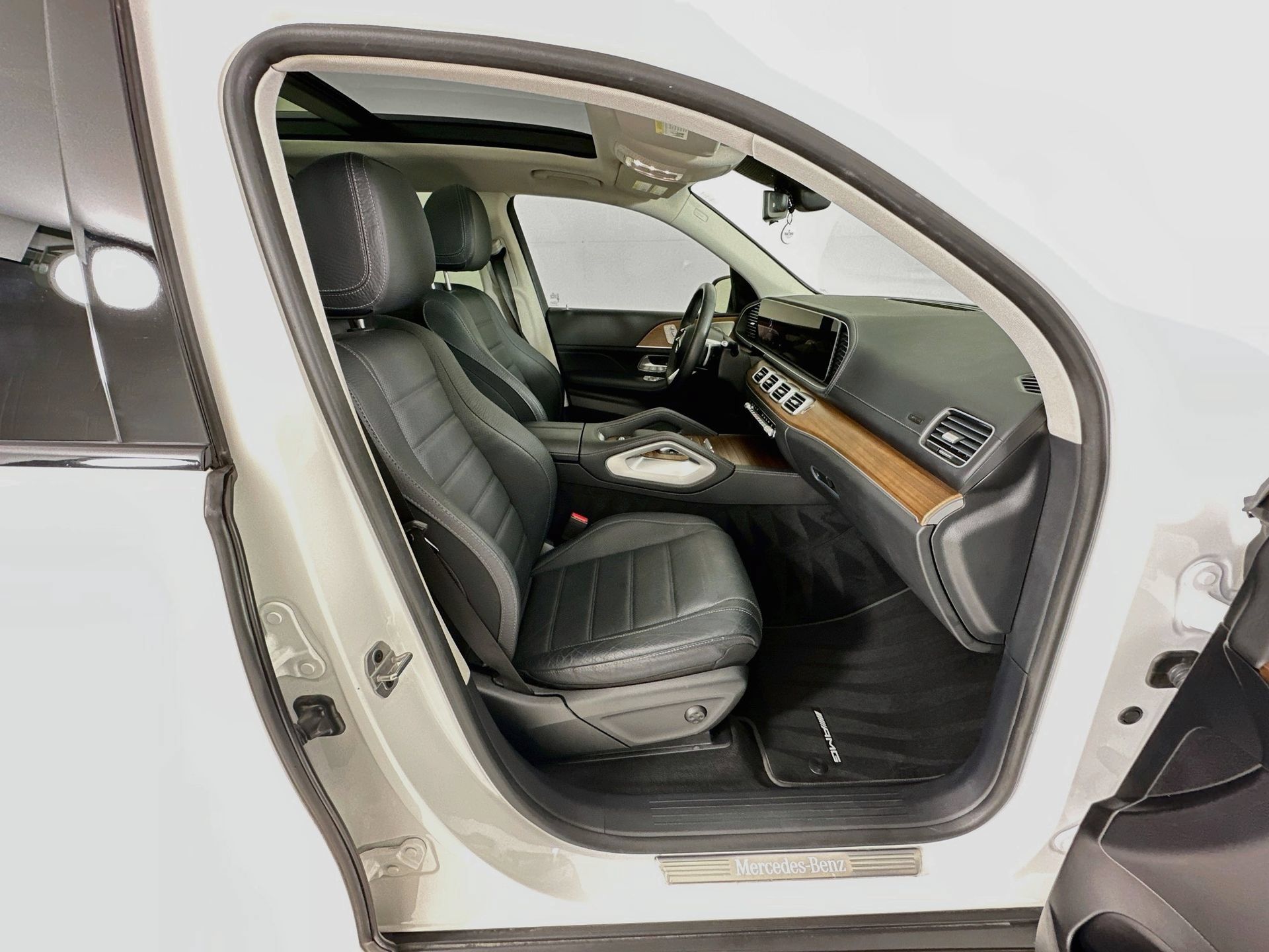Used 2024 Mercedes-Benz GLS 450 4MATIC image 33
