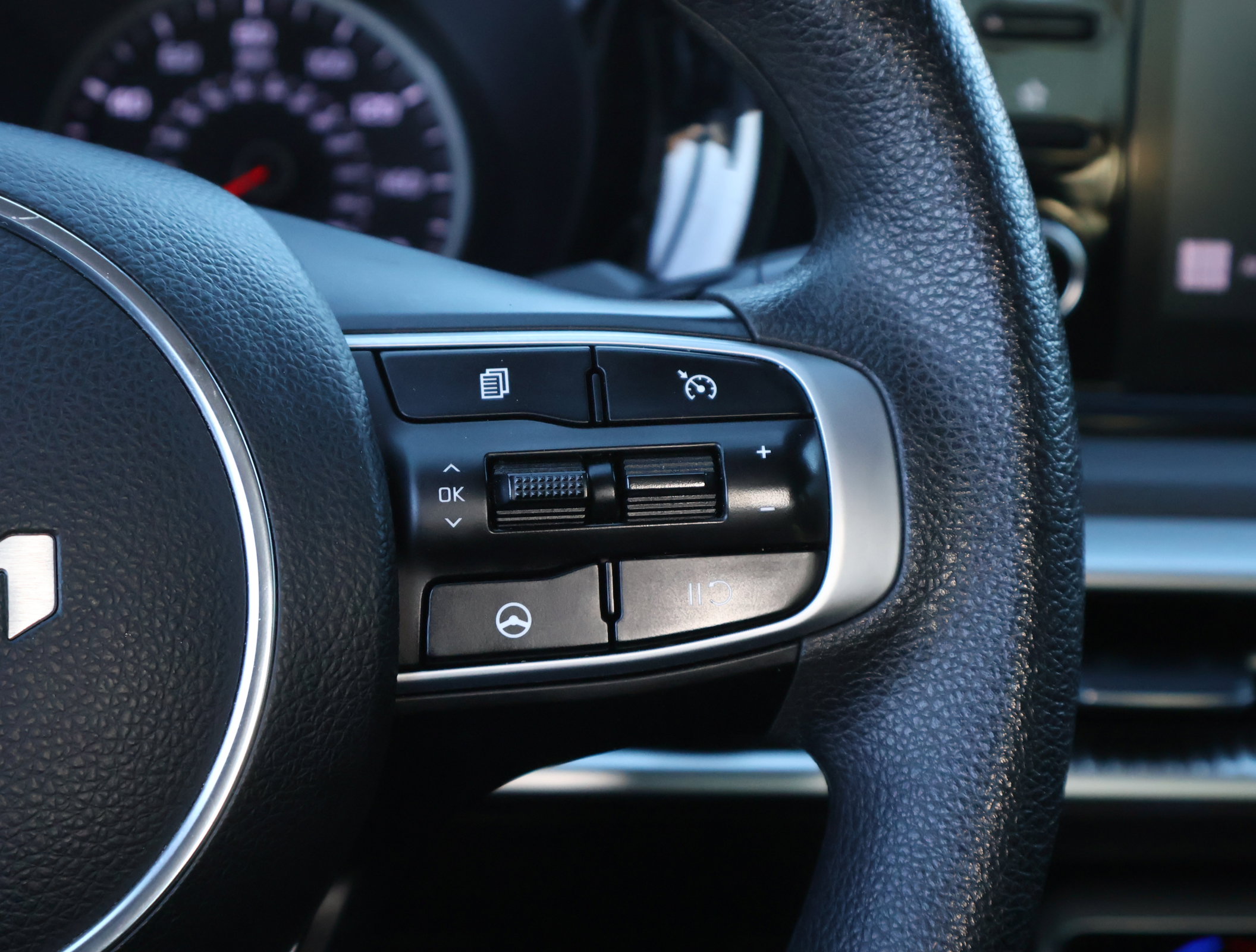 Used 2023 Kia K5 LXS image 12