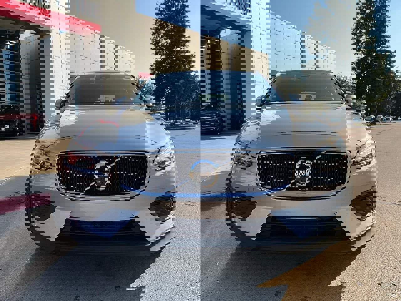 Used 2025 Volvo V60 B5 Cross Country Plus image 4