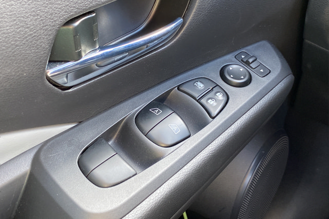 Used 2024 Nissan Kicks SR w/ SR Premium Package FWD image 20