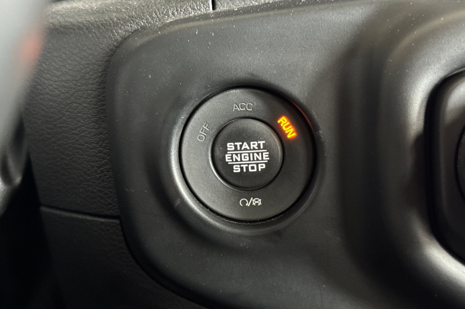 Used 2022 Jeep Wrangler Unlimited Sahara AWD/4WD image 28