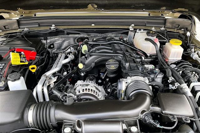 Used 2025 Jeep Gladiator Mojave w/ Convenience Group image 9