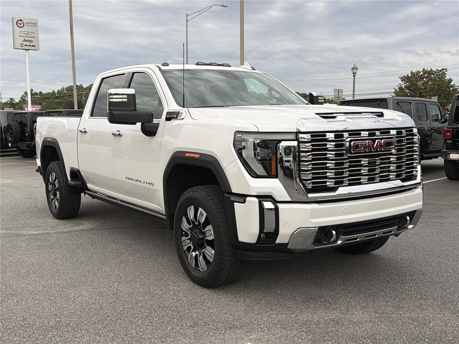 Used 2024 GMC Sierra 2500 Denali w/ Denali Reserve Package AWD/4WD image 4