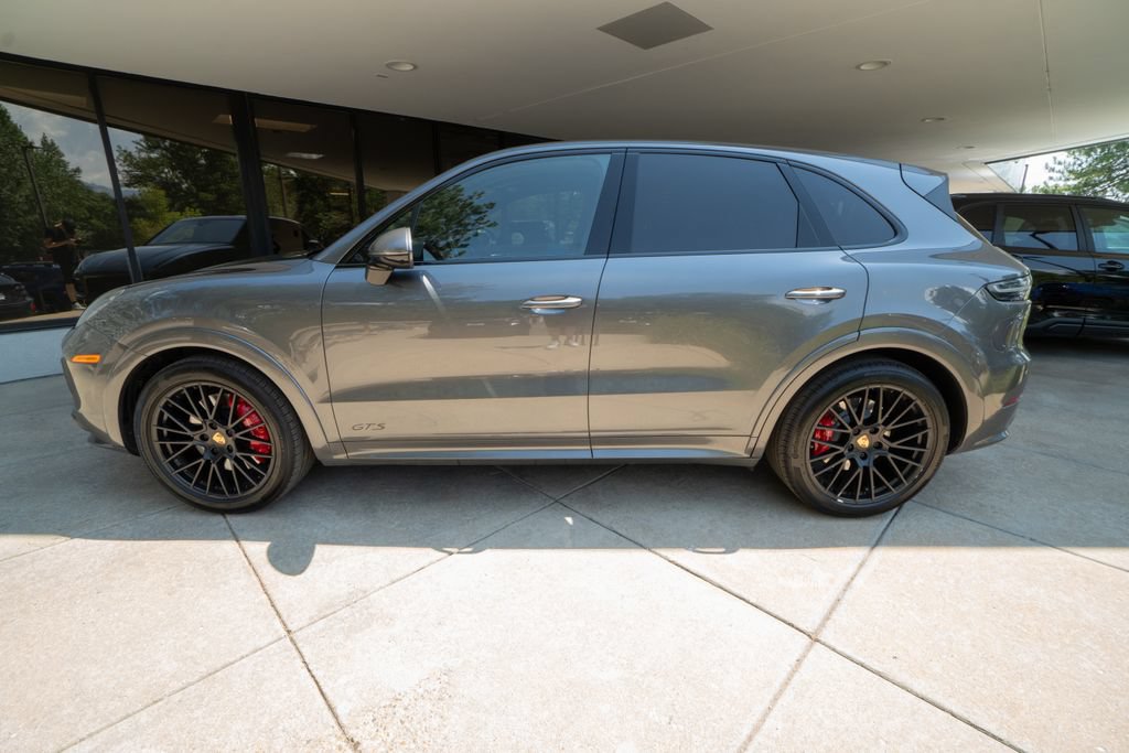 Used 2022 Porsche Cayenne GTS AWD/4WD image 4