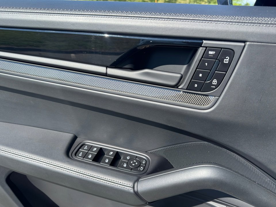 Certified 2025 Porsche Cayenne GTS AWD/4WD image 21