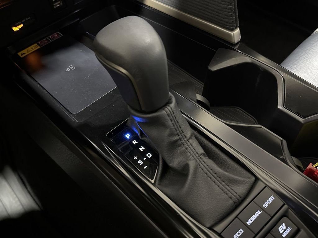 Used 2025 Toyota Camry SE w/ Convenience Package image 17