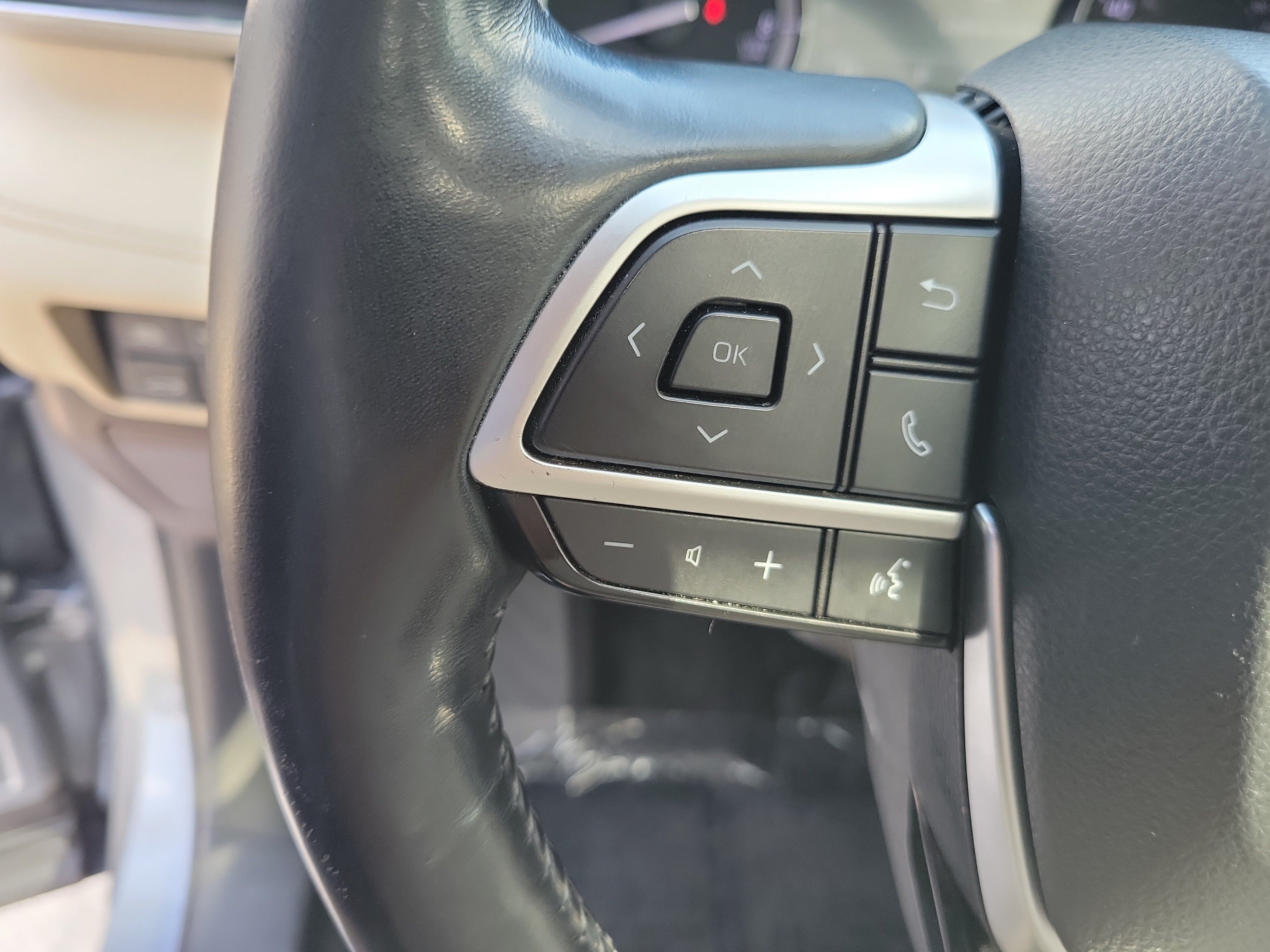 Used 2022 Toyota Highlander Platinum FWD image 29