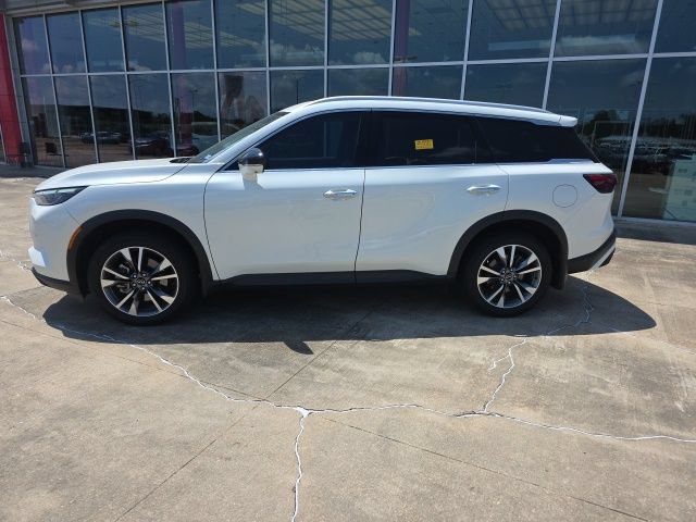 Used 2023 INFINITI QX60 Luxe w/ Performance Audio Package FWD image 2