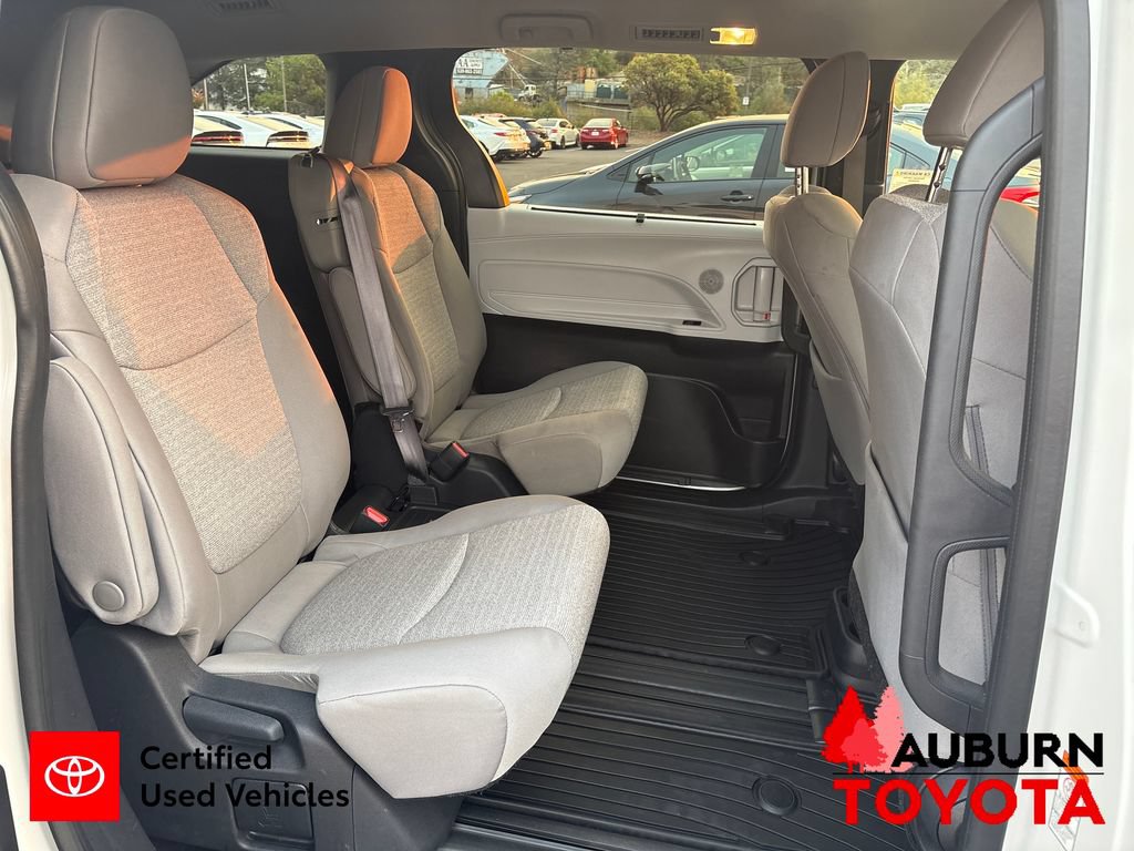 Certified 2025 Toyota Sienna LE AWD/4WD image 28
