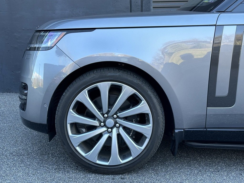 Used 2023 Land Rover Range Rover SE image 12