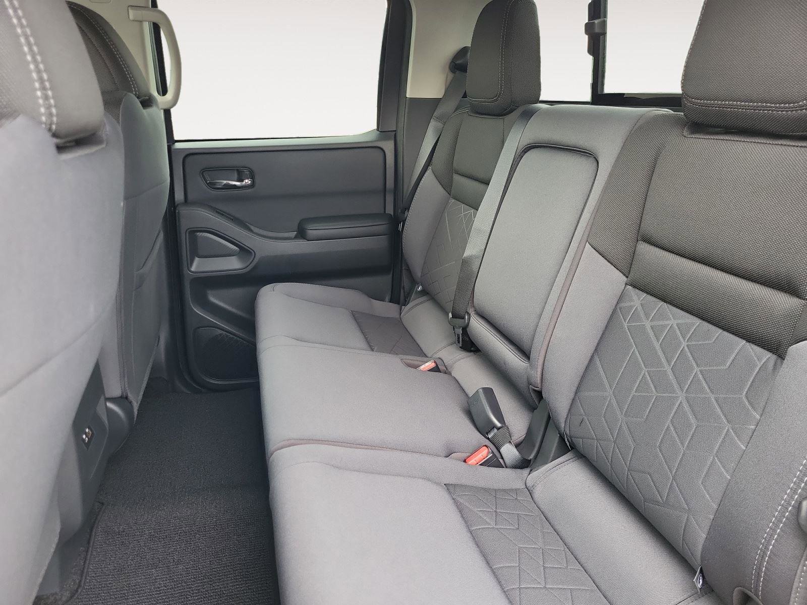 Used 2025 Nissan Frontier SV image 17