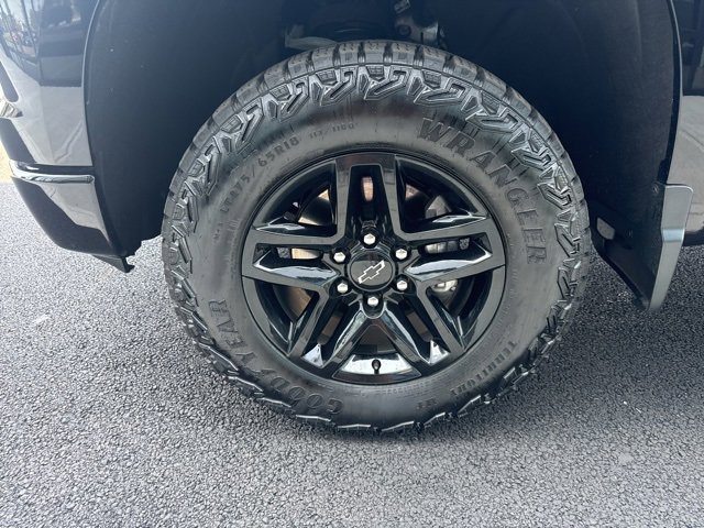 Used 2024 Chevrolet Silverado 1500 LT Trail Boss w/ Convenience Package II image 8
