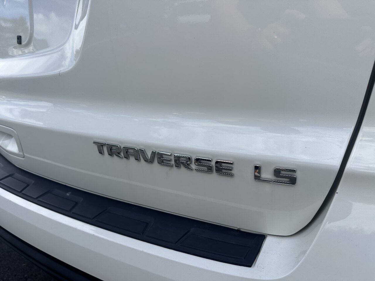 Used 2013 Chevrolet Traverse LS FWD image 8