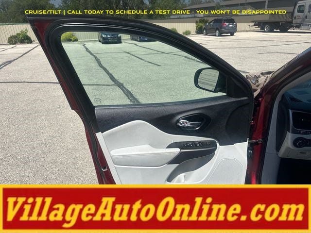 Used 2018 Jeep Compass Latitude w/ Popular Equipment Group AWD/4WD image 8