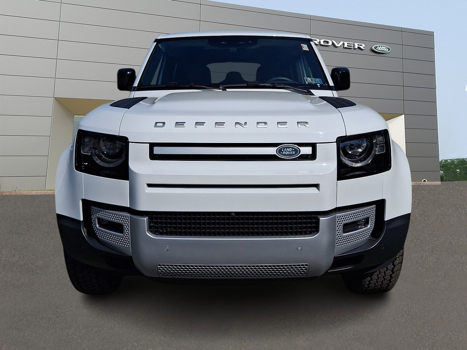 Used 2025 Land Rover Defender 110 S AWD/4WD image 8