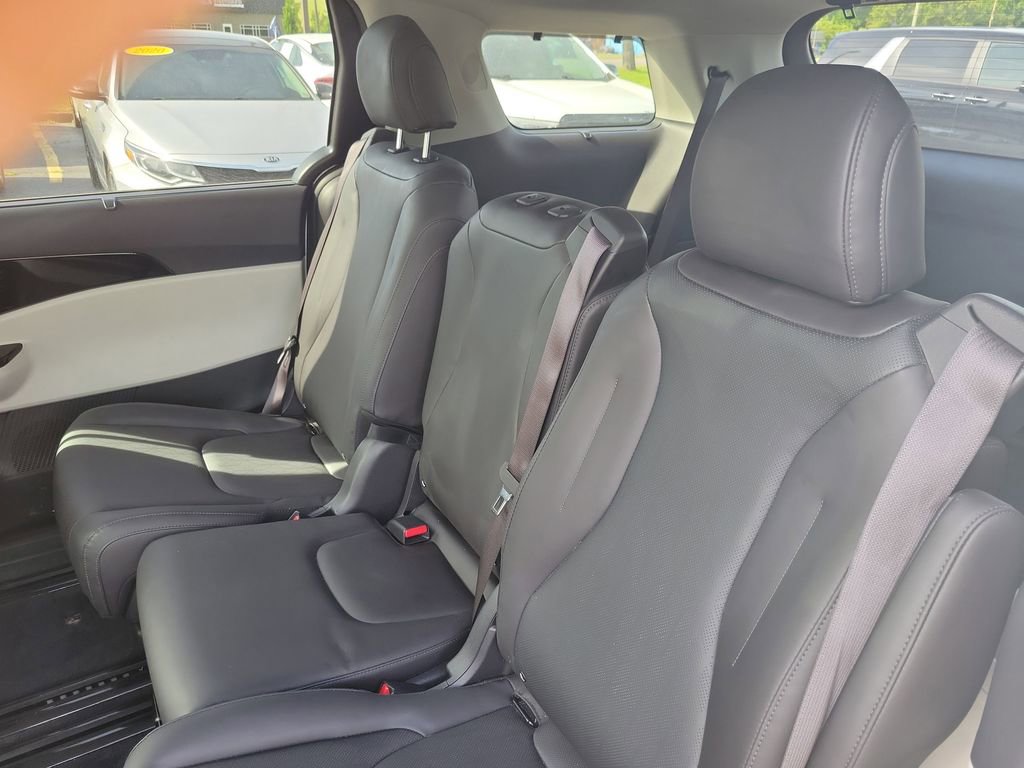 Used 2024 Kia Carnival EX FWD image 24
