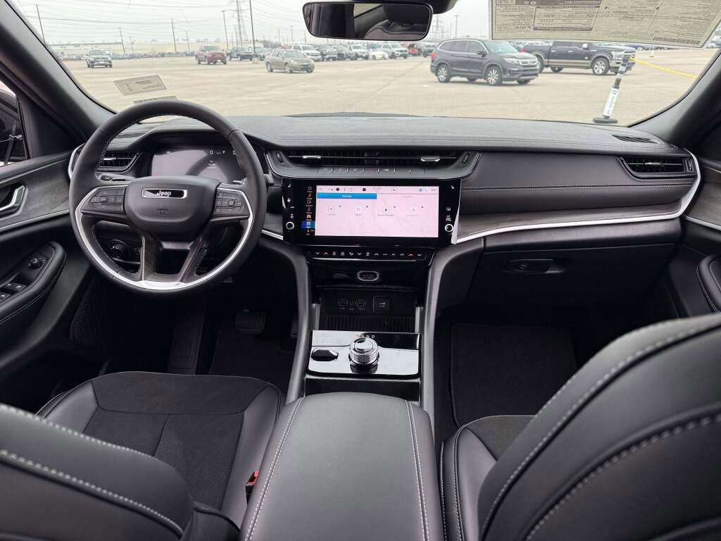 New 2026 Jeep Grand Cherokee Altitude image 21