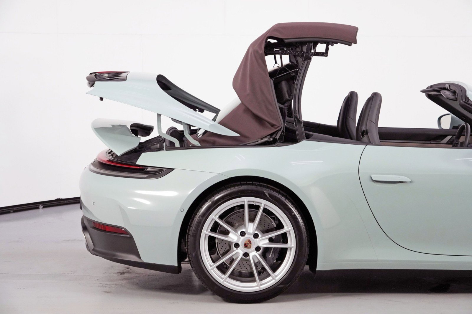 Used 2025 Porsche 911 Carrera RWD image 60