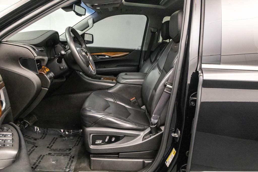 Used 2015 Cadillac Escalade Luxury AWD/4WD image 6