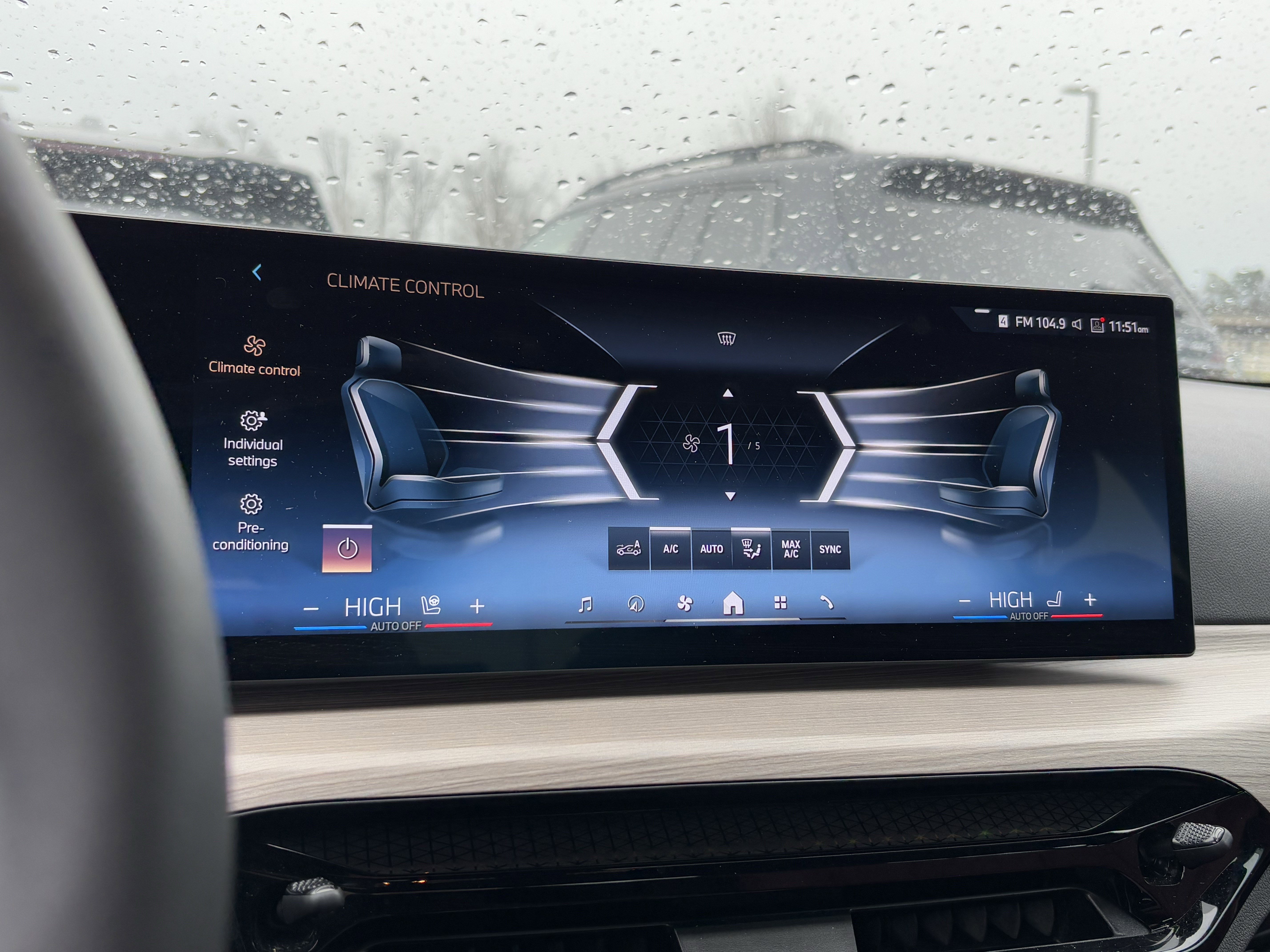 Certified 2025 BMW 330i xDrive Sedan w/ Premium Package image 24