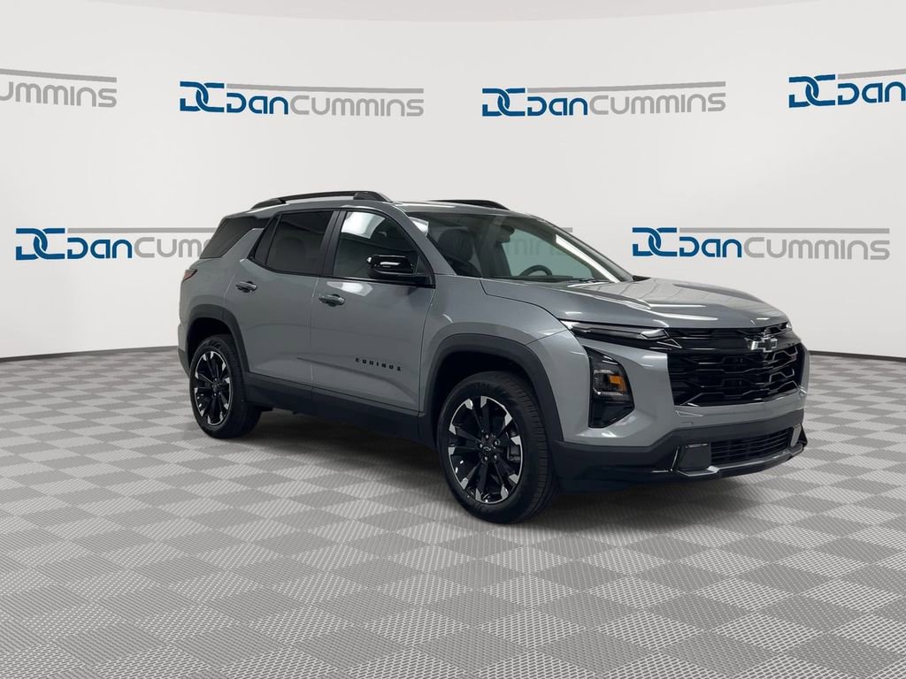 Used 2025 Chevrolet Equinox RS image 2