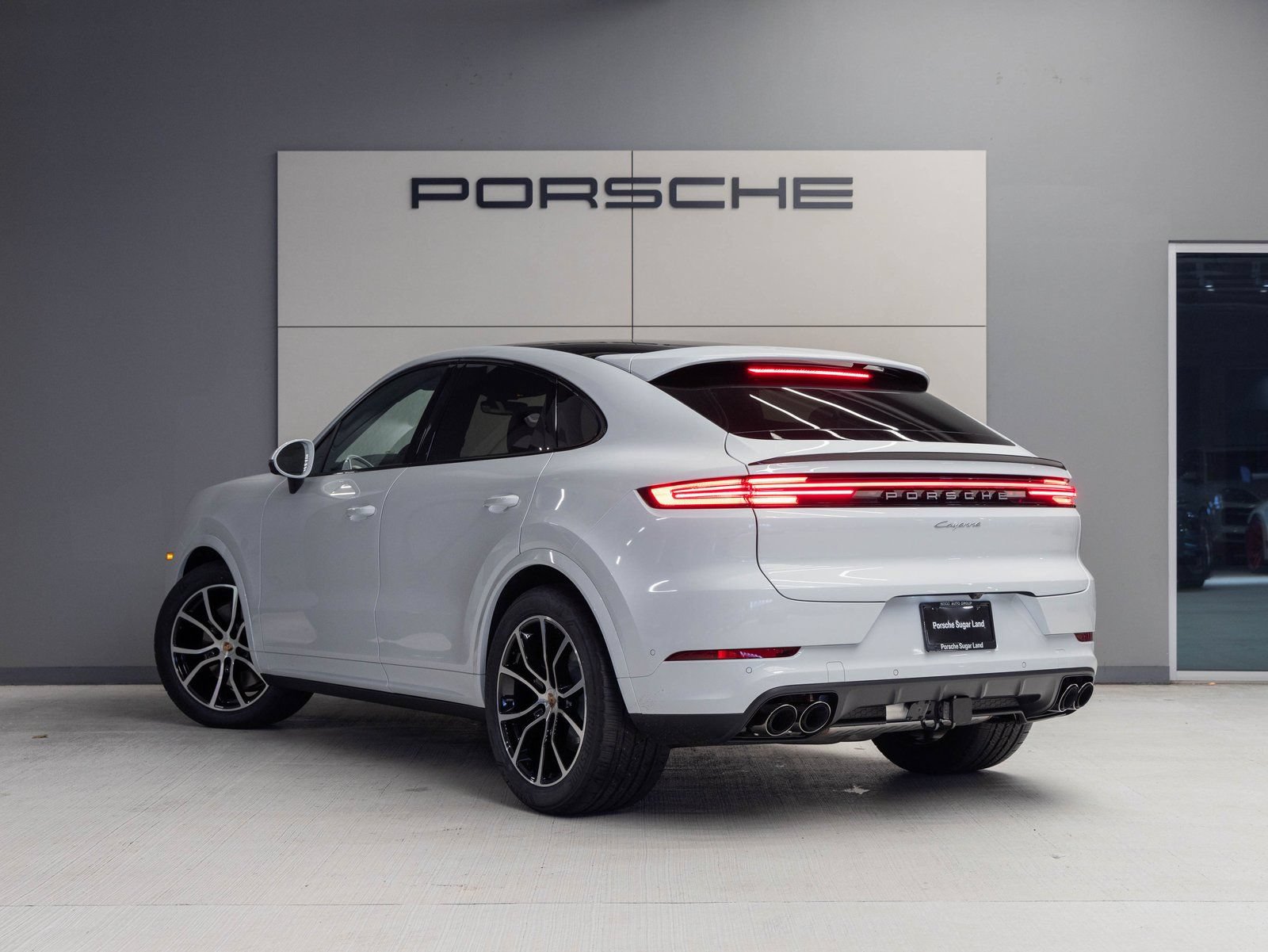 Certified 2026 Porsche Cayenne Coupe AWD/4WD image 3