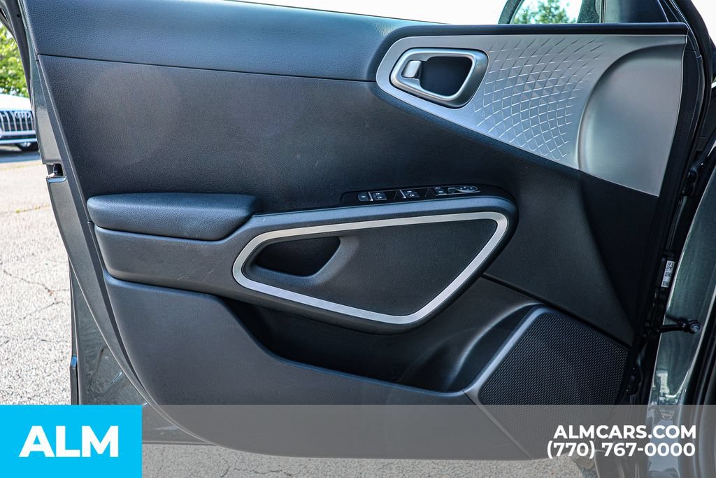 Used 2025 Kia Soul LX w/ LX Technology Package FWD image 42
