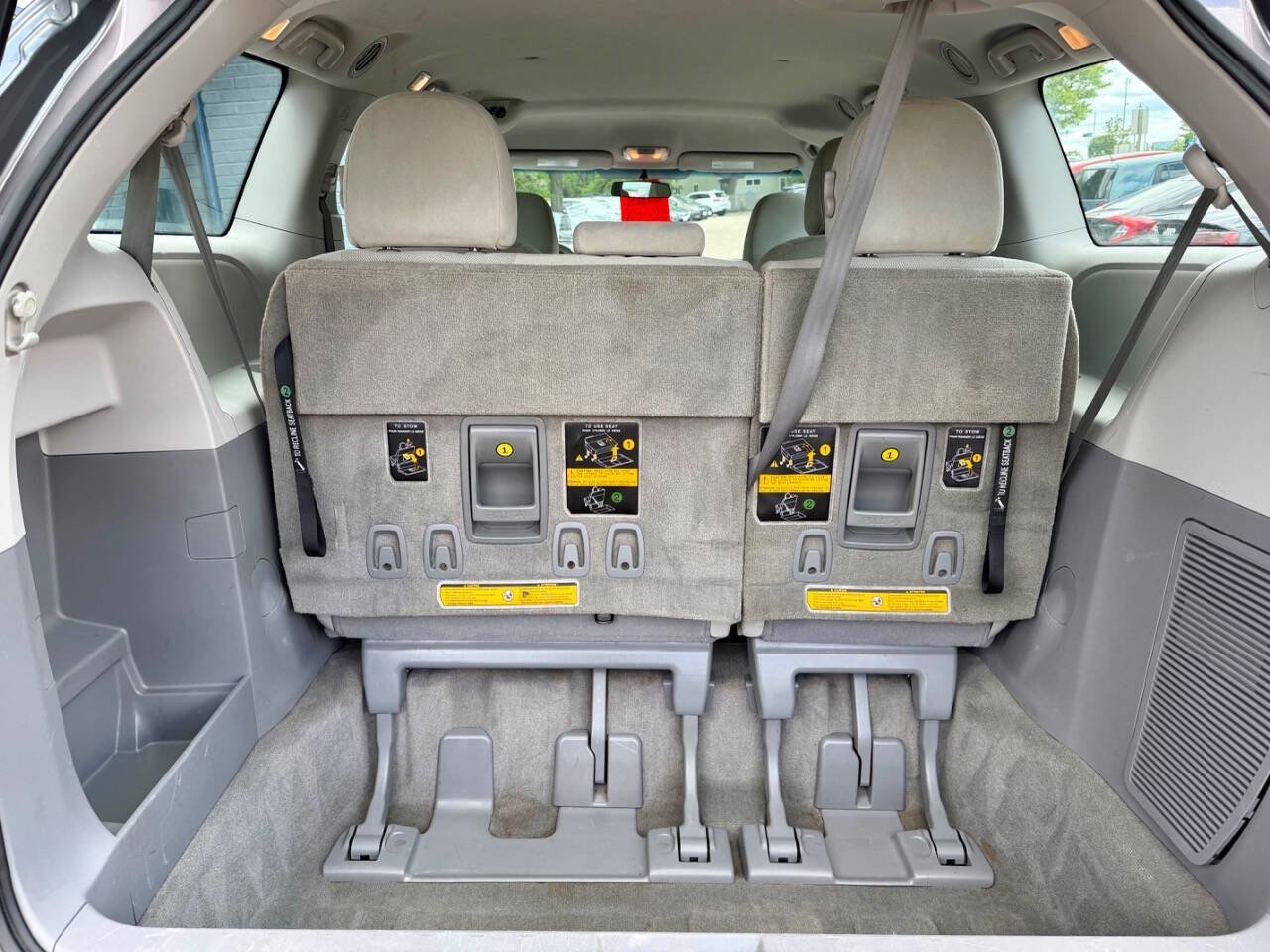 Used 2014 Toyota Sienna L FWD image 18