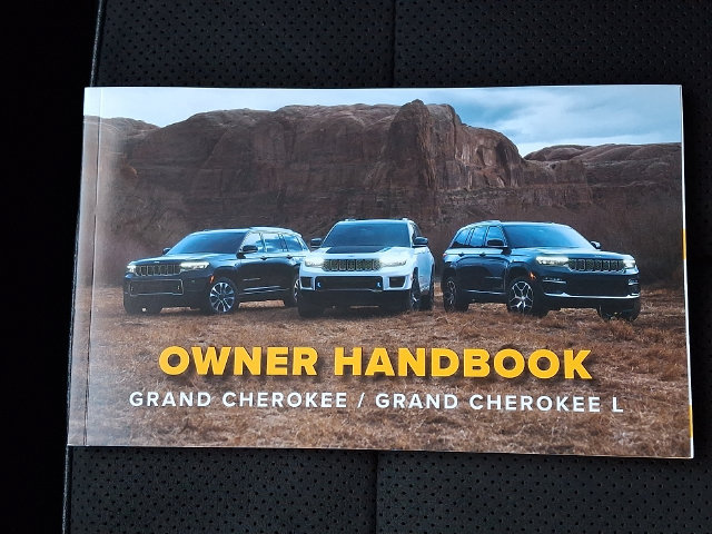 Used 2025 Jeep Grand Cherokee L Altitude AWD/4WD image 26