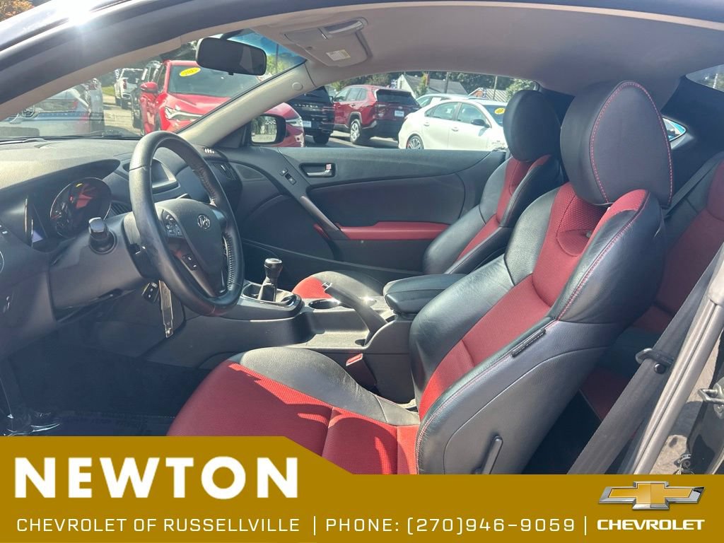 Used 2012 Hyundai Genesis 3.8 RWD image 4