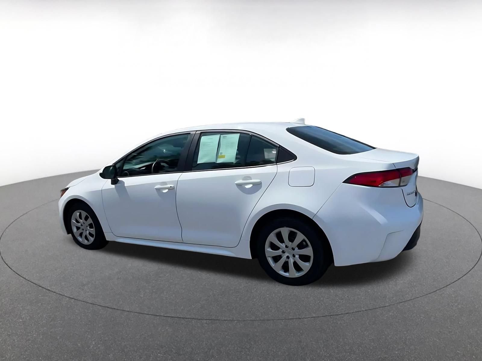 Used 2025 Toyota Corolla LE FWD image 10