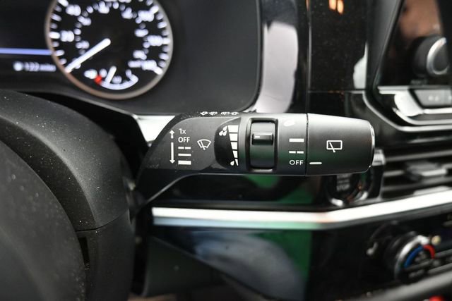 Used 2025 Nissan Pathfinder SV AWD/4WD image 23