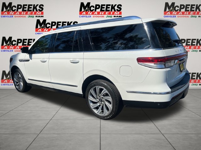 Used 2022 Lincoln Navigator L Reserve AWD/4WD image 3