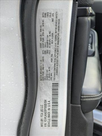 Used 2023 Jeep Grand Cherokee L Laredo image 24