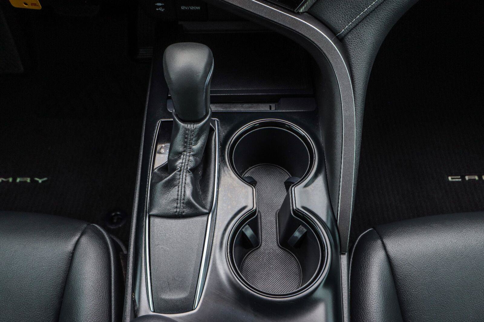 Used 2019 Toyota Camry SE FWD image 29