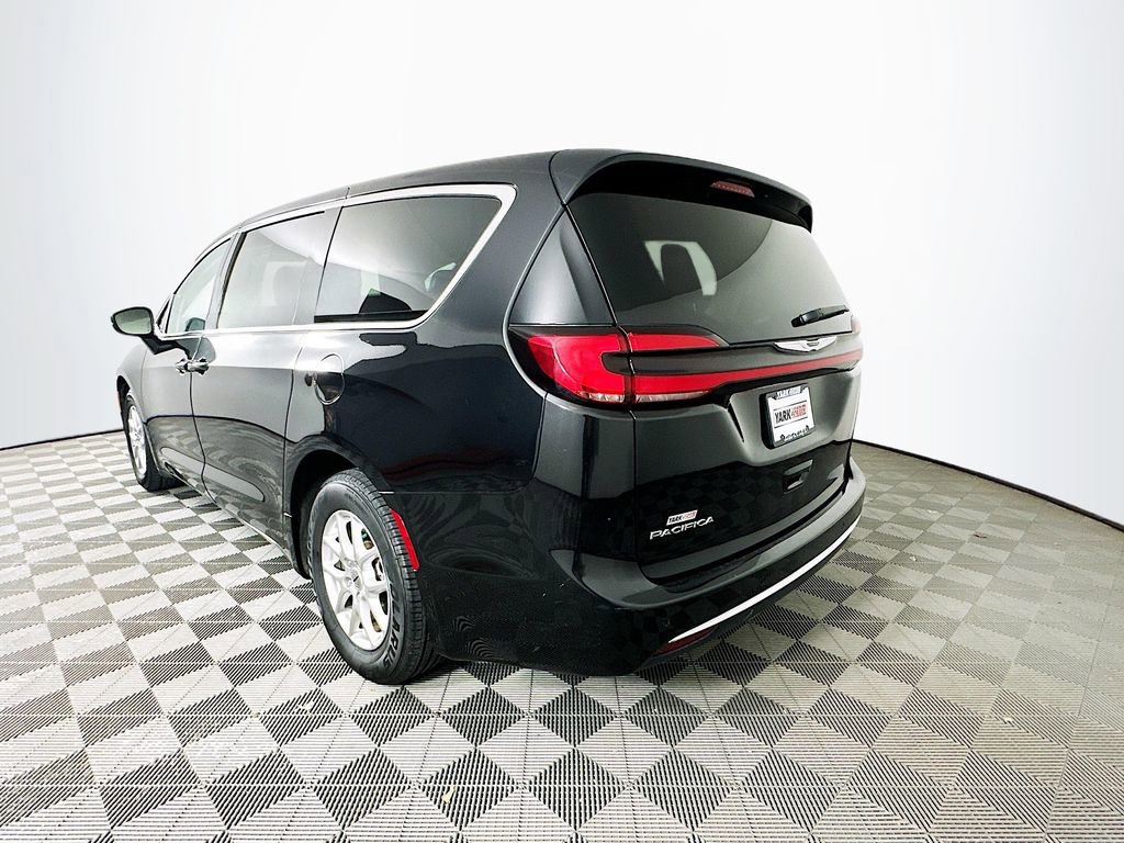 Certified 2023 Chrysler Pacifica Touring-L image 7
