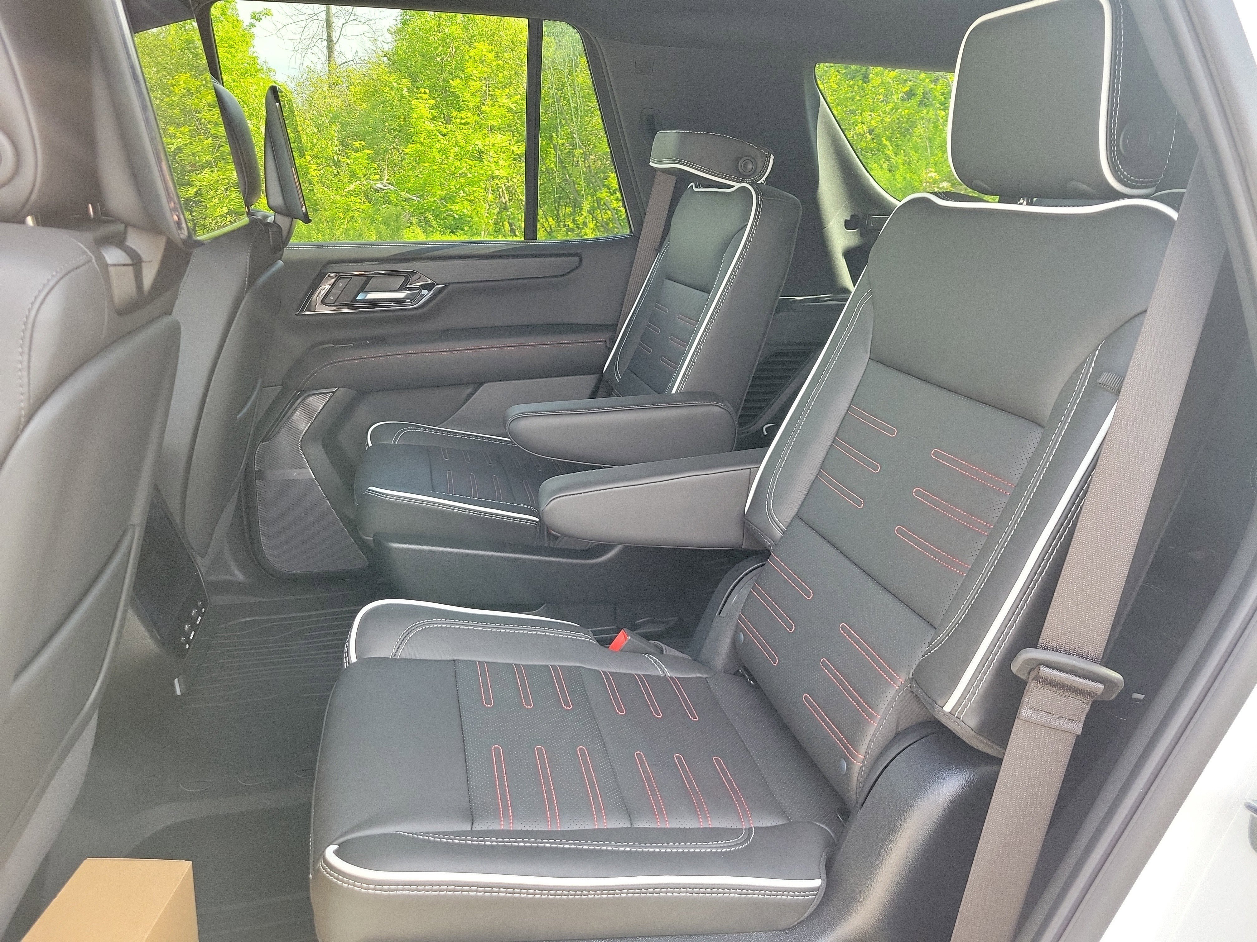 New 2026 GMC Yukon AT4 Ultimate w/ LPO, Floor Liner Package AWD/4WD image 29