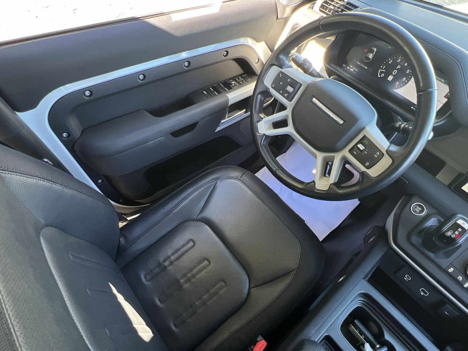 Used 2022 Land Rover Defender 110 X-Dynamic SE AWD/4WD image 16