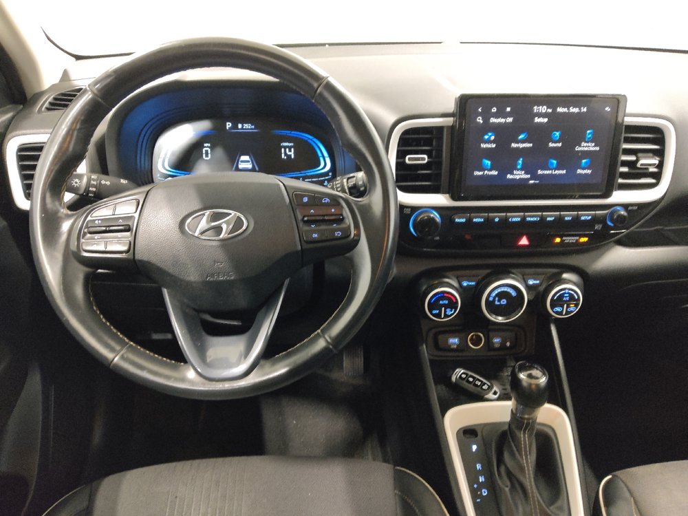 Used 2025 Hyundai Venue Limited FWD image 22