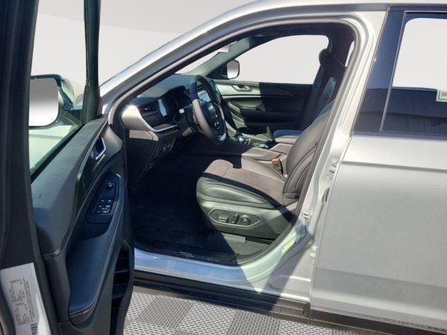 New 2025 Jeep Grand Cherokee L Altitude AWD/4WD image 9