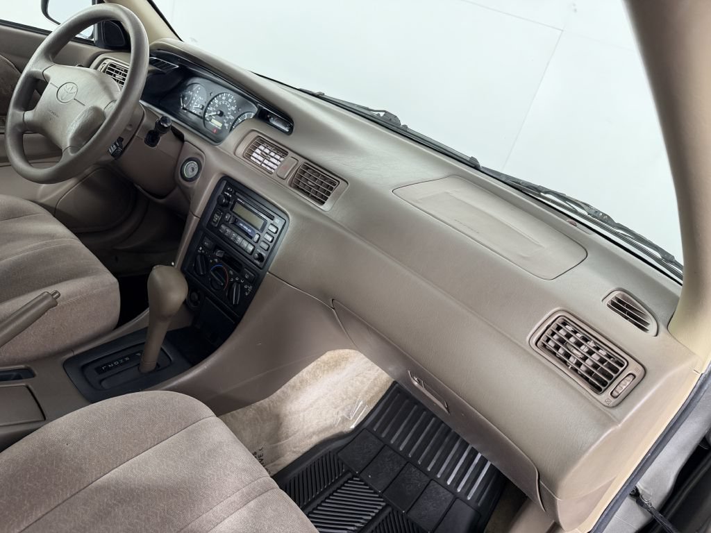 Used 1999 Toyota Camry LE w/ Value Pkg FWD image 30